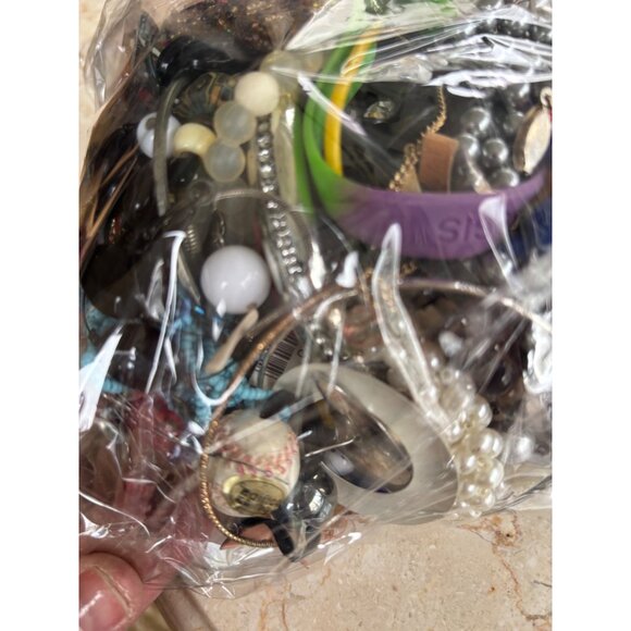 Mixed Jewelry Lot For Crafting & Repurposing  2 Lbs 12 Oz Assorted Beads Bracele - Picture 8 of 10